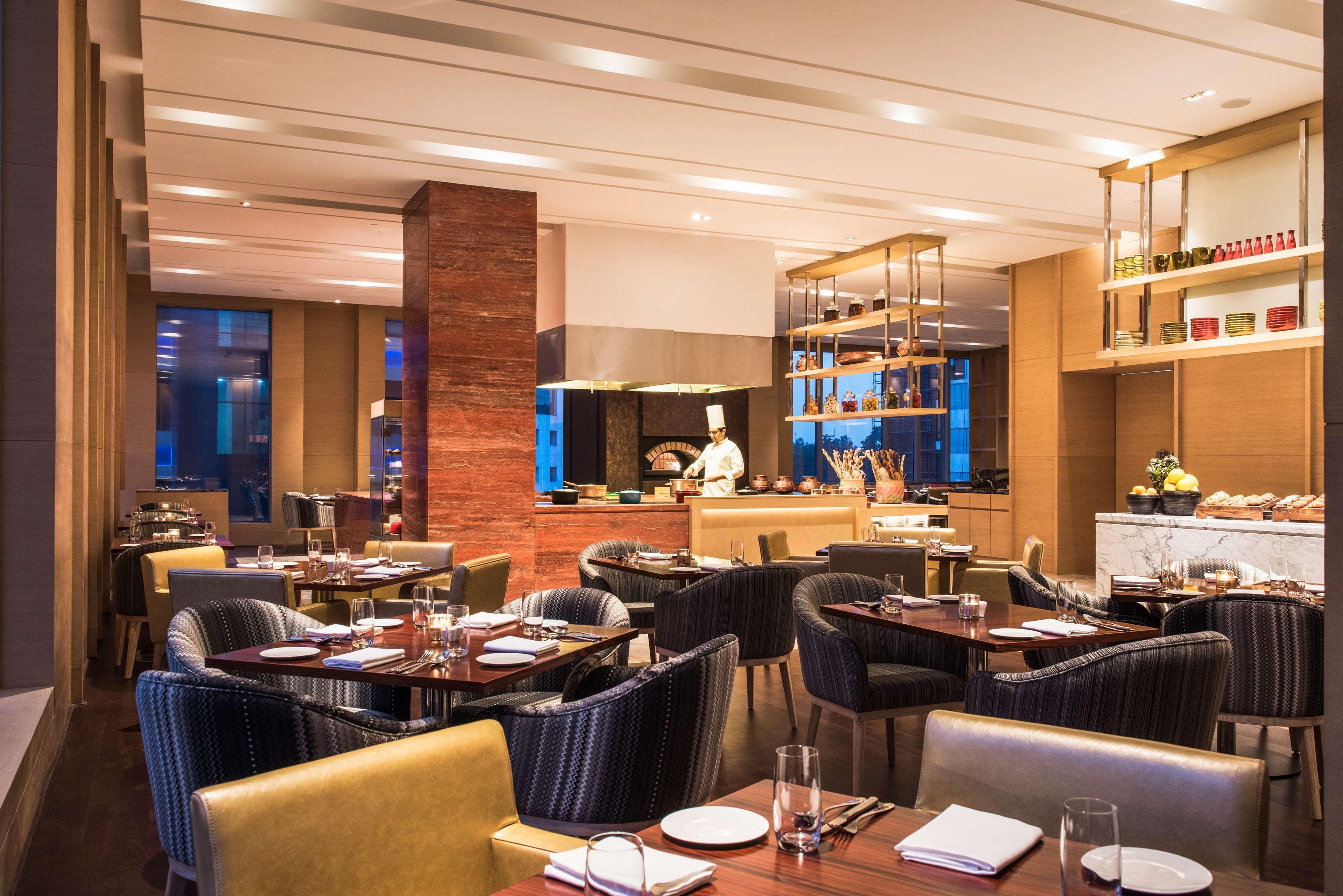 Отель Hyatt Regency Lucknow Gomti Nagar Экстерьер фото The restaurant